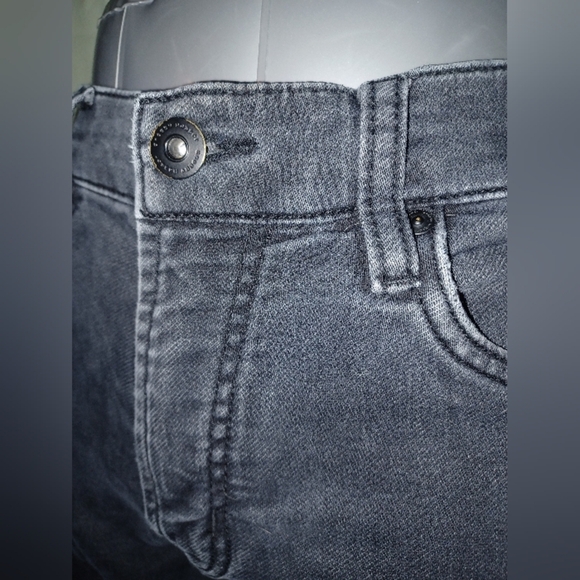 A Joseph Abboud Slim Fit Black Jeans - Picture 12 of 14